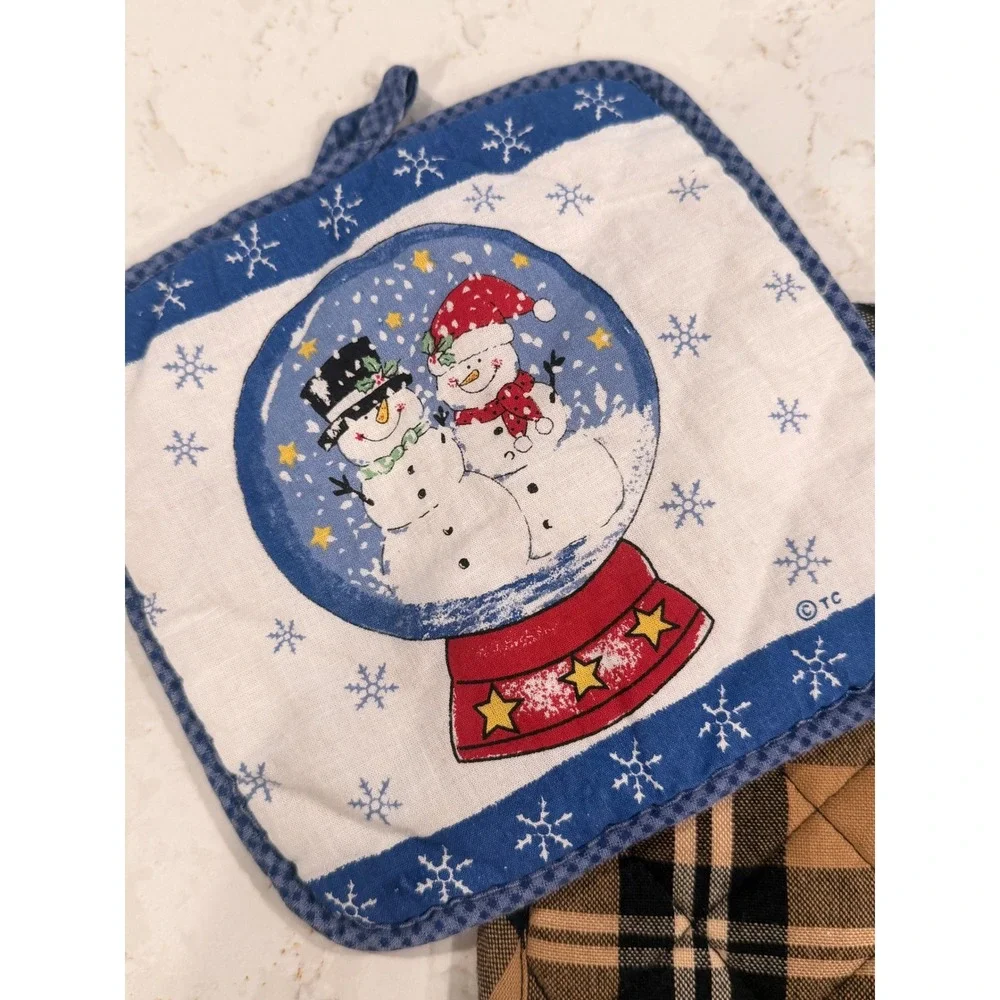 Vintage Christmas Pot Holders Set of 2 Snowman Snow Globe & Park Designs Plaid